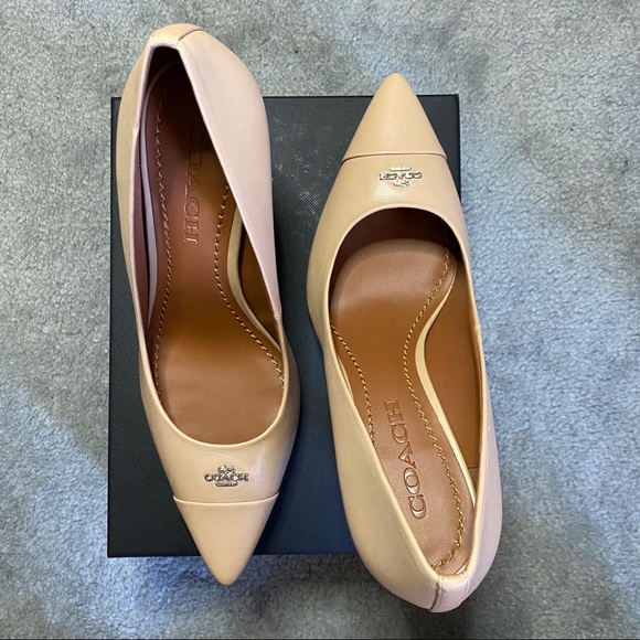 BNIB! COACH Pump - Picture 2 of 7